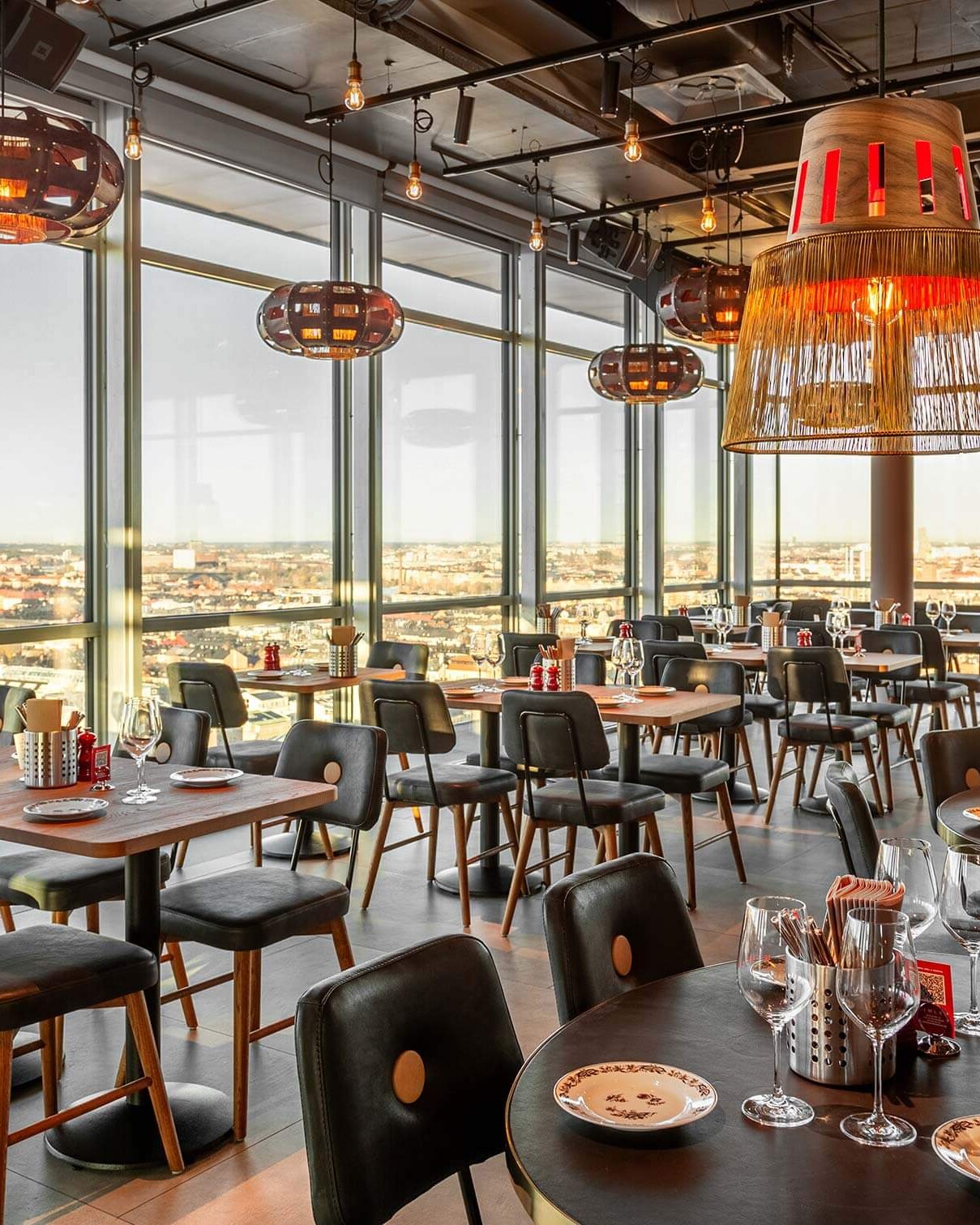 Stor Restaurang med utsikt över Stockholm