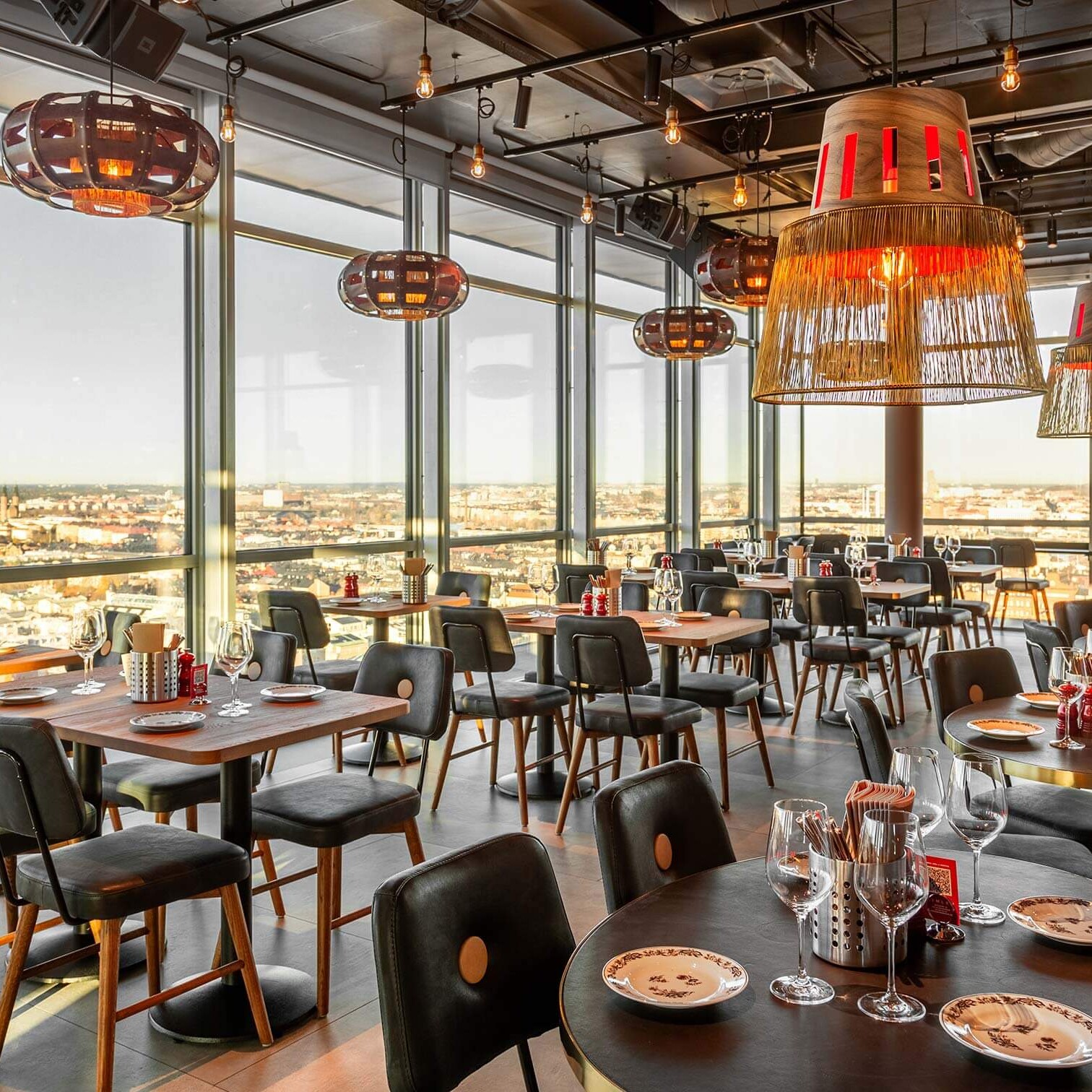 Stor Restaurang med utsikt över Stockholm