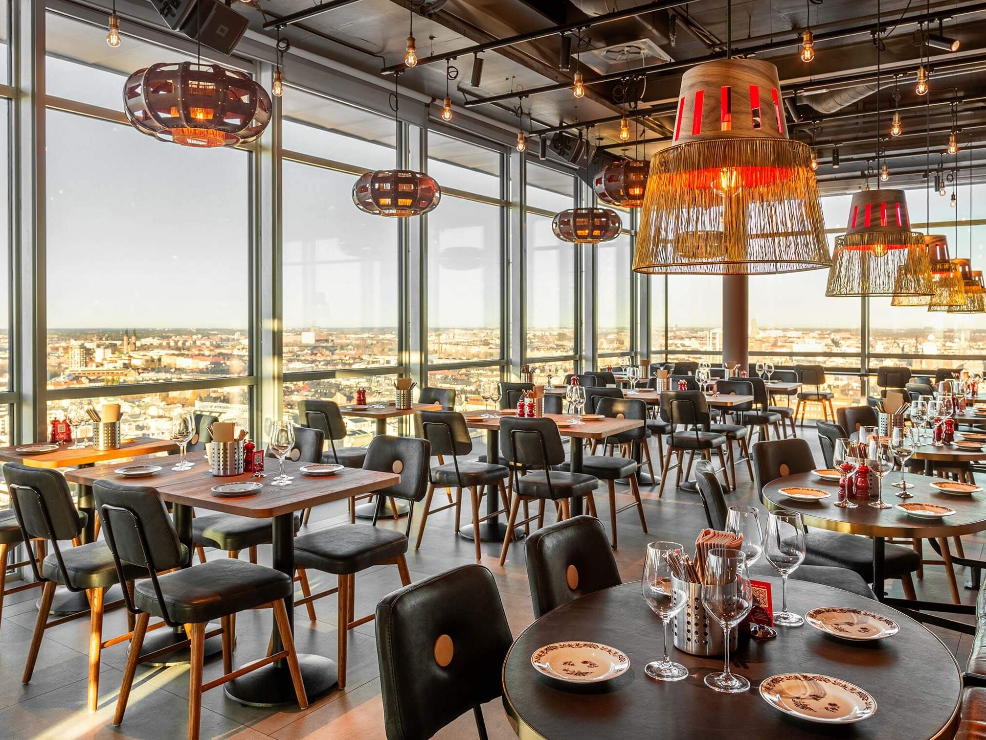 Stor Restaurang med utsikt över Stockholm